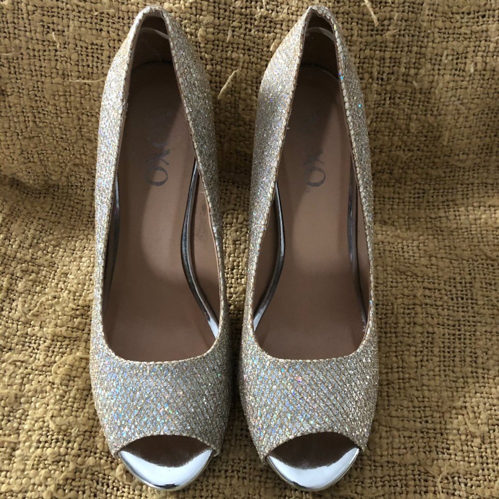 Glamorous & Good Condition! ✨ XOXO Jelica Bling Peep Toe Pump